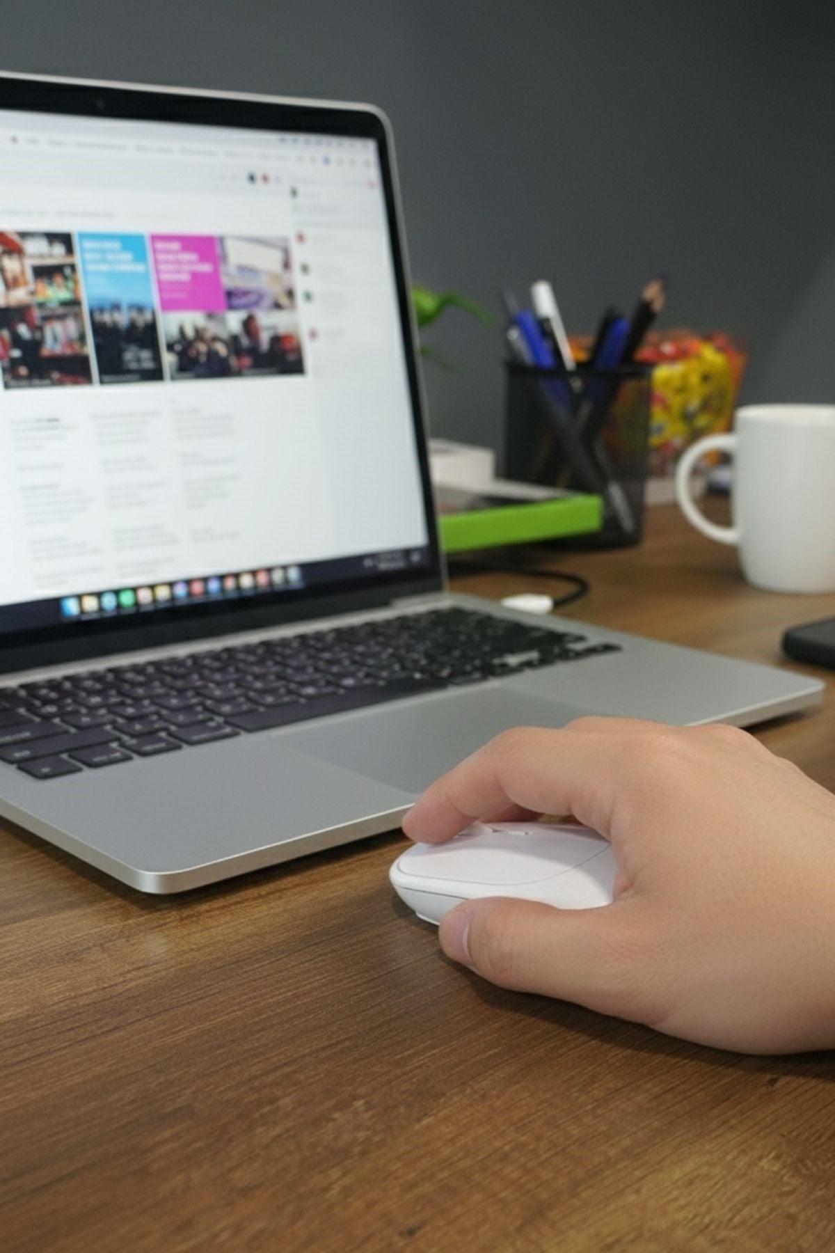 ANKAVERSE® Beyaz Renkli Ergonomik Sessiz Kablosuz Mouse – USB Alıcılı, Ofis ve Oyun İçin Konforlu Bilgisayar Faresi MS6310