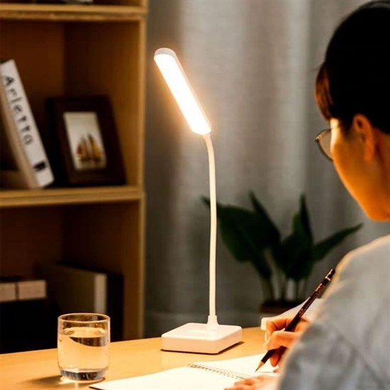 İnce Uzun USBli Dokunmatik 3 Kademeli 360 Derece Özel Göz Korumalı led Lityum Masa Lambası (5286)