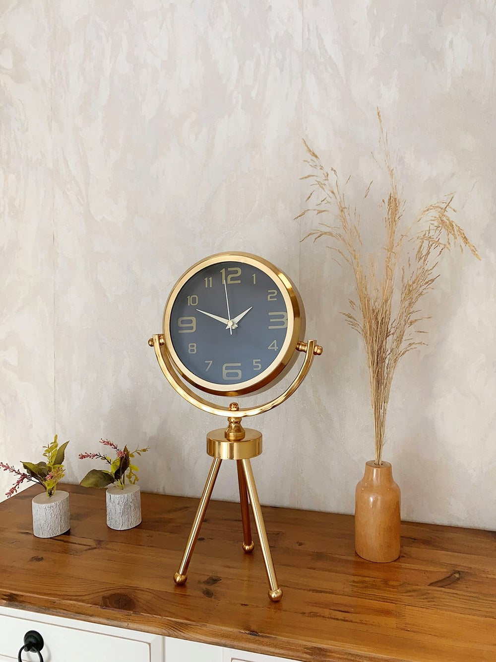 Gold Metal Mini Tripod Siyah İnci Masa Saati 45×26 cm - Şık ve Modern Dekoratif Tasarım