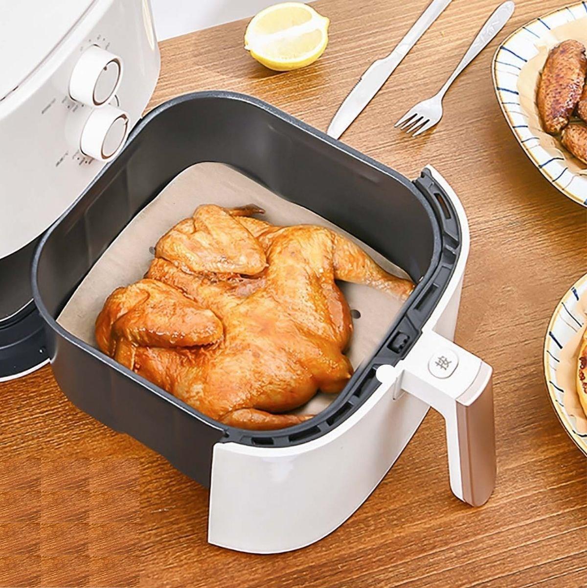 250 Adet Air Fryer Pişirme Kağıdı Tek Kullanımlık Hava Fritöz Yağ Geçirmez Yapışmaz Gıda Pişirme Kağıdı Delikli Kare Model (5286)