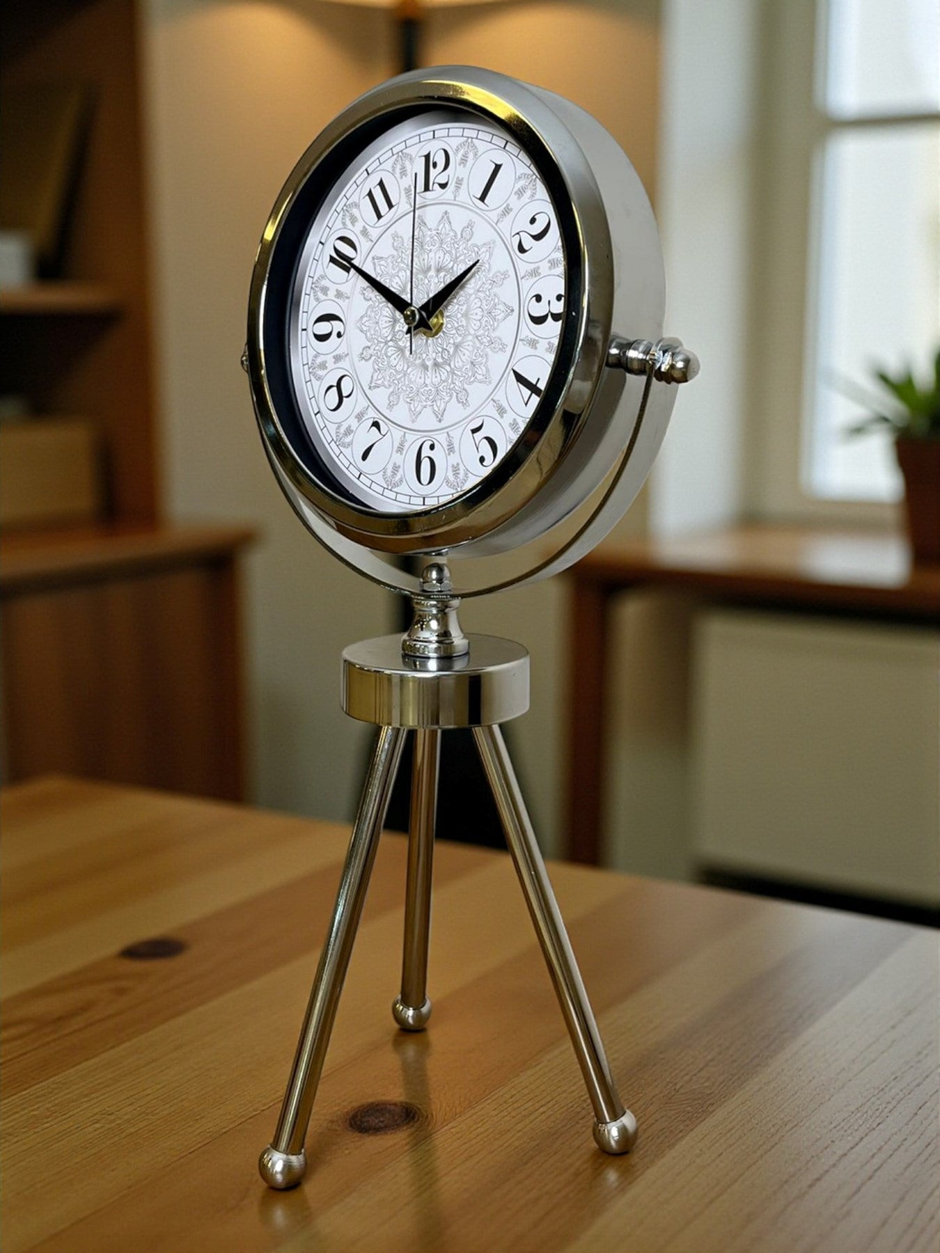 Zentime Krom Motif Tasarım Üç Ayaklı Metal Masa Saati