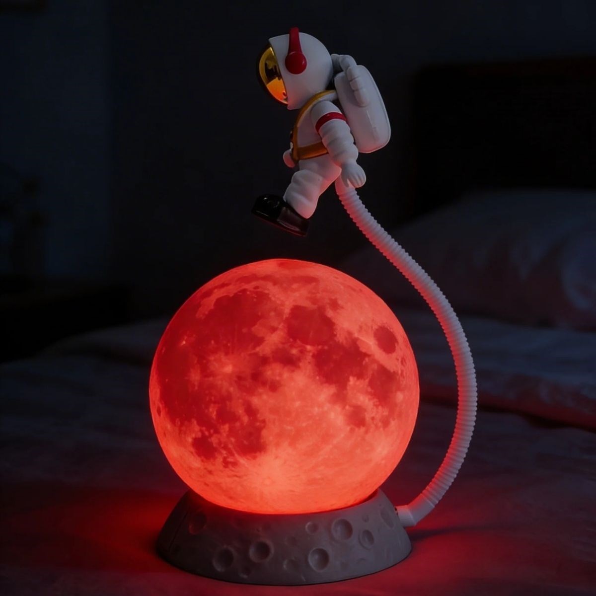 3D Ay Üzerinde Astronot LED Gece Lambası – Dokunmatik 10 Renk Değiştiren Dekoratif Çocuk Odası Masaüstü Ay Lambası (5286)