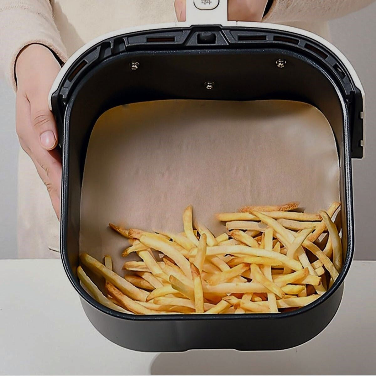 50'li Yapışmaz Air Fryer Pişirme Kağıdı - Tek Kullanımlık, Su/Yağ Geçirmez Kare