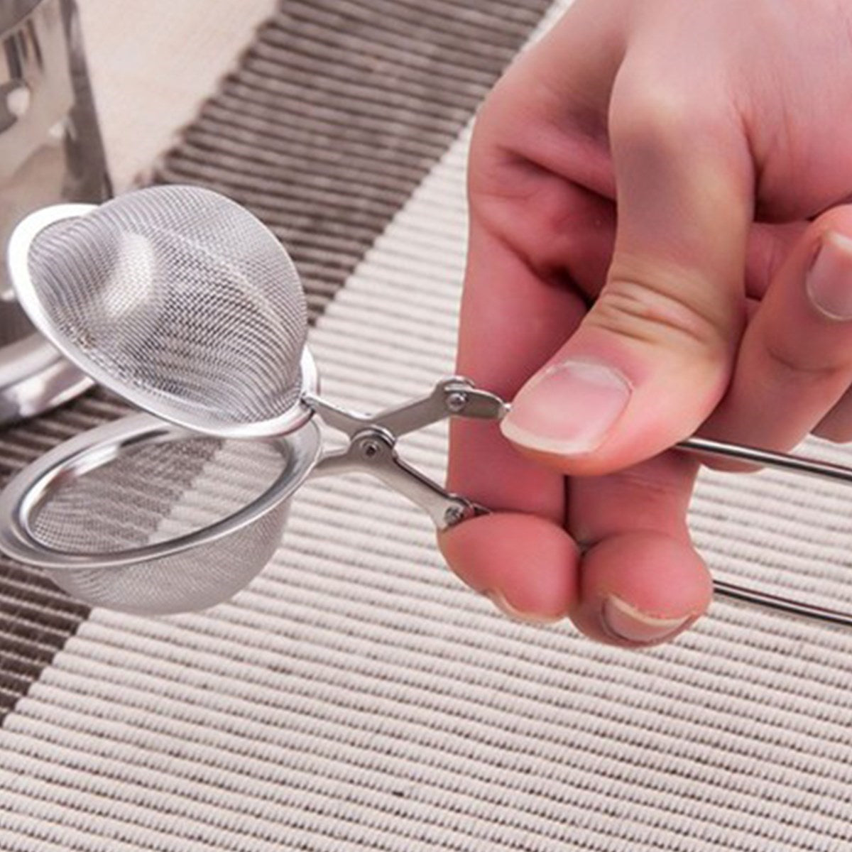 ANKAVERSE® Paslanmaz Metal Pratik Kolay Bitki Çayı Demleme Süzgeci Aparatı