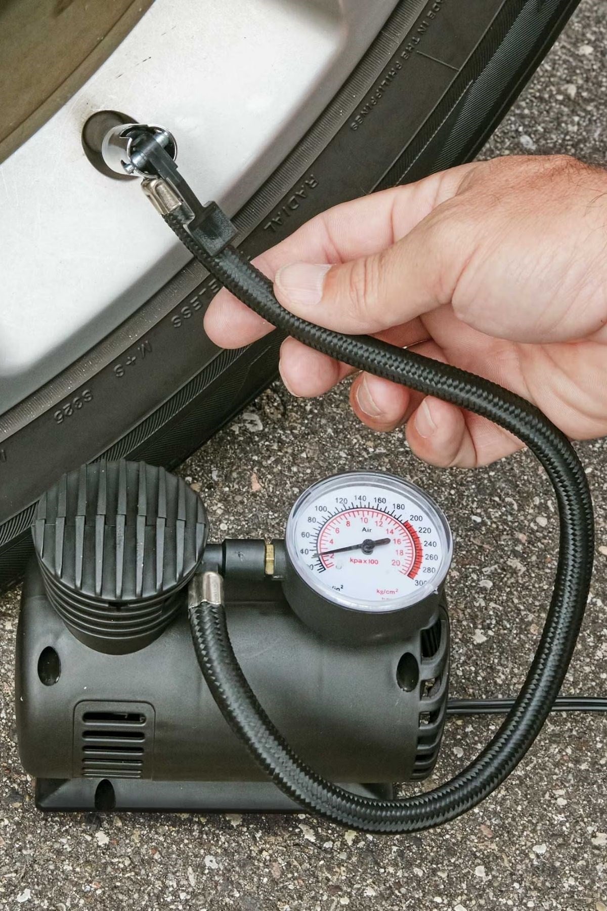 ANKAVERSE® 300 PSI Güçlü Taşınabilir Hava Kompresörü–Araba, Motosiklet, Bisiklet ve Top Şişirme İçin Çakmaklıklı Lastik Şişirme Pompası
