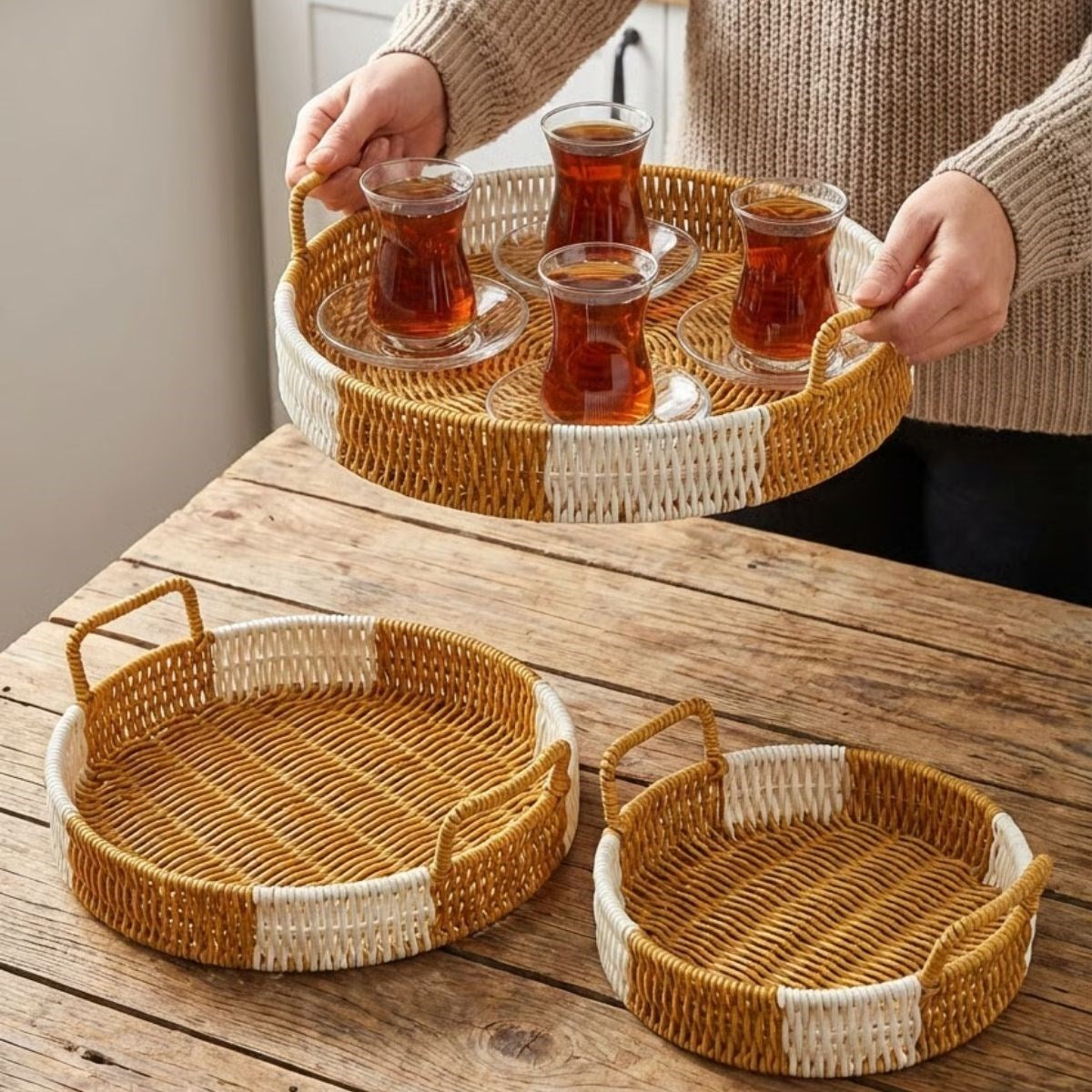 ANKAVERSE® İç İçe Geçebilen 3’lü Yuvarlak Plastik Rattan Tepsi Seti–Çift Renkli Hasır Görünümlü Çok Amaçlı Servis ve Sunum Tepsileri