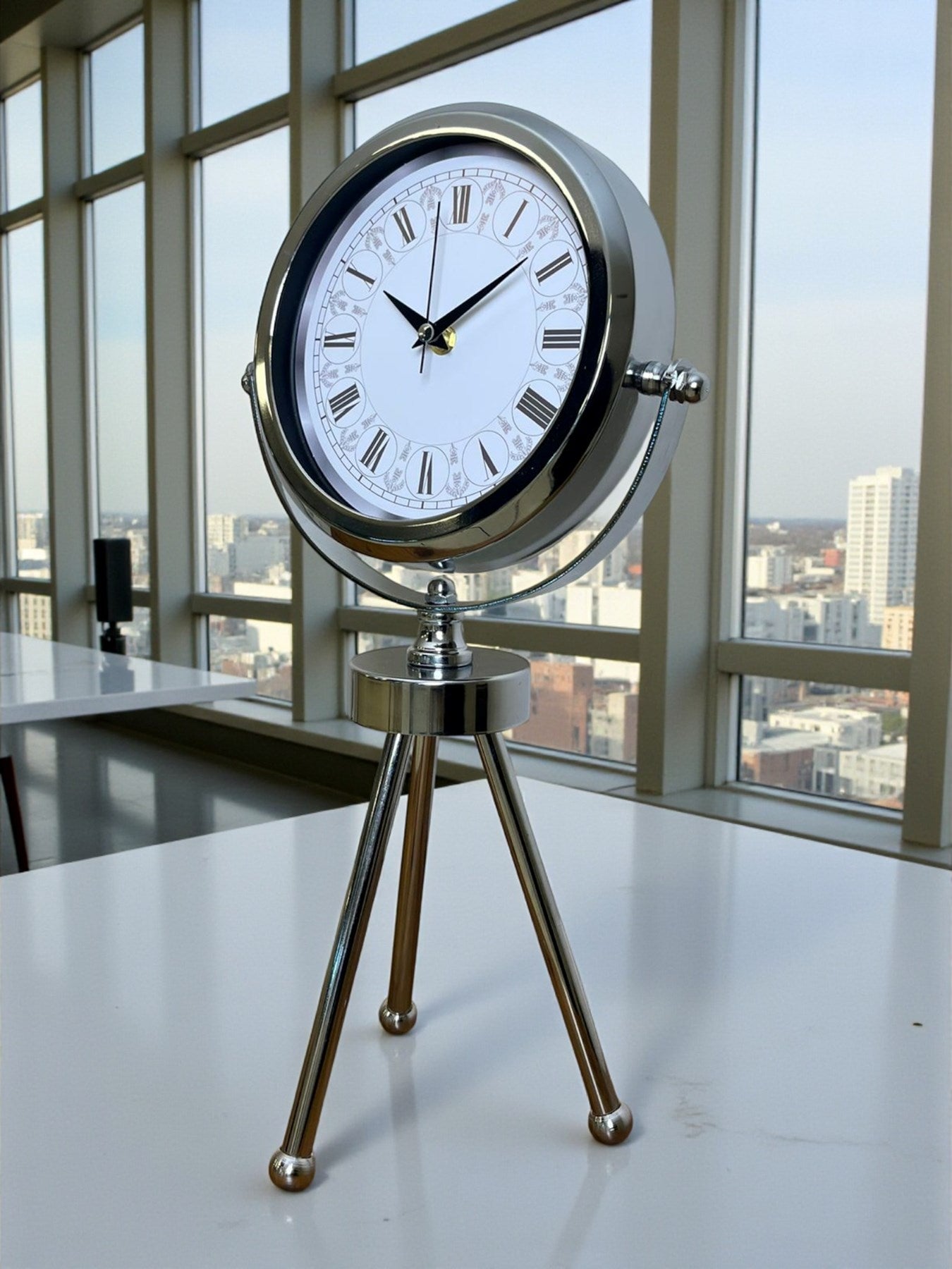 Zentime Asalet Krom Üç Ayaklı Metal Masa Saati