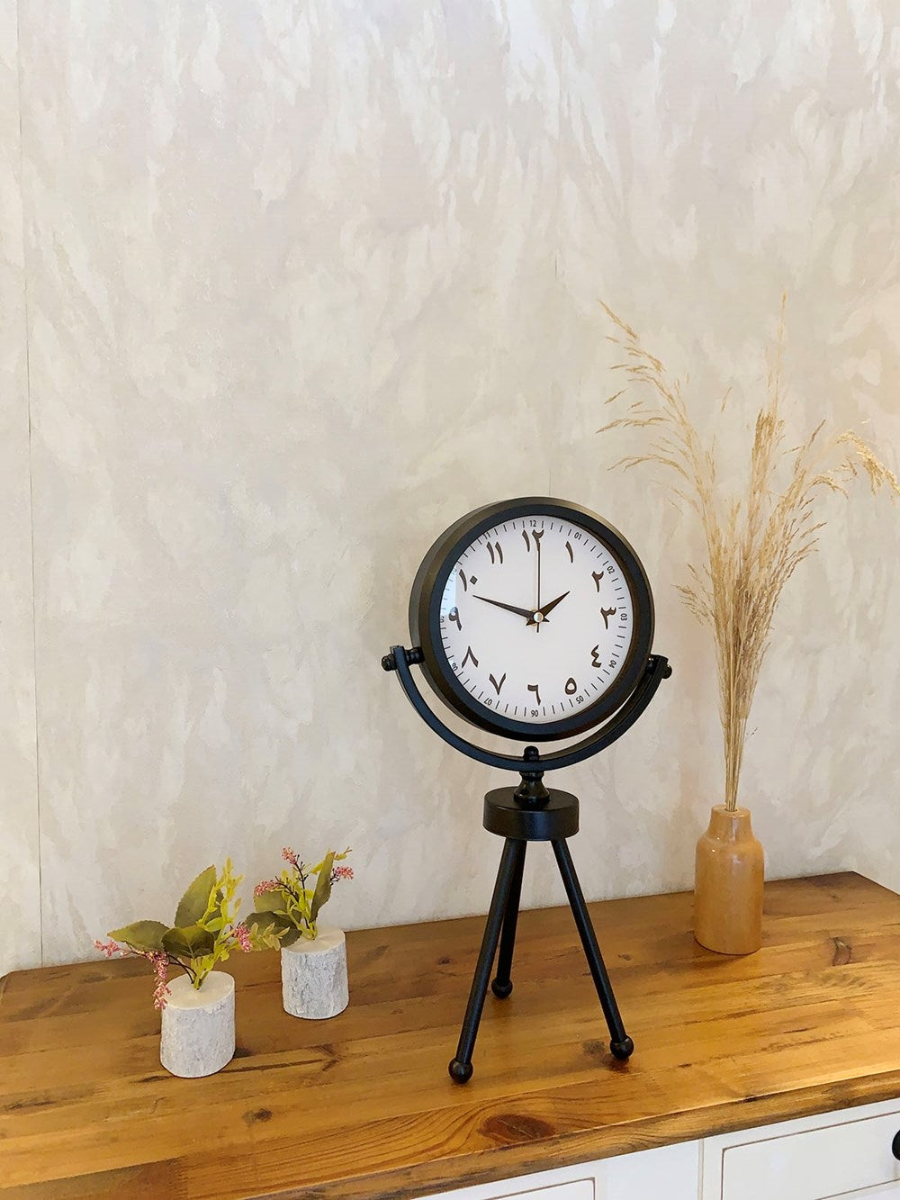 Siyah Metal Mini Tripod Farsça Masa Saati 45×26 cm