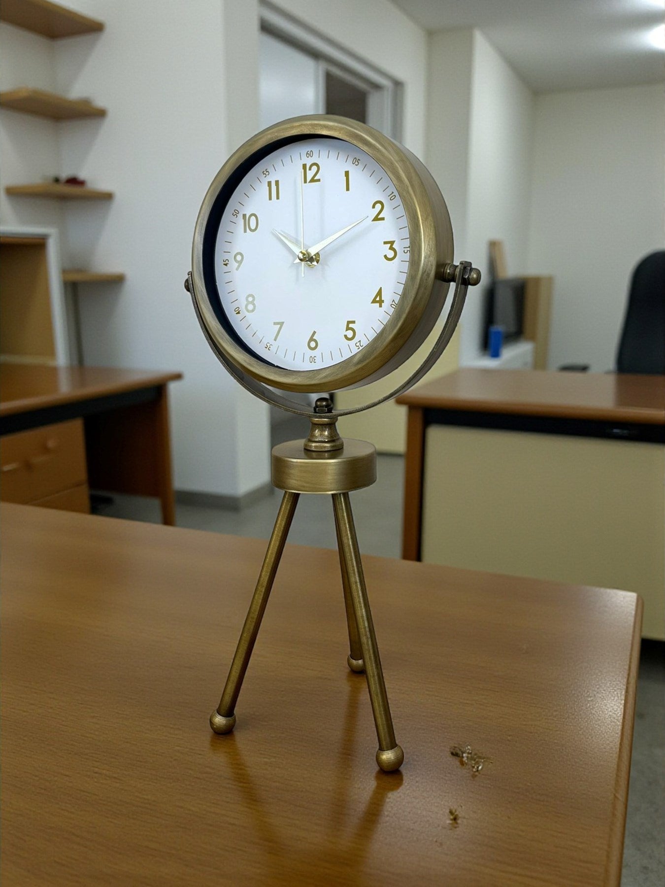 Zentime Eskitme Metal Gold Rakamlı Üç Ayaklı Masa Saati