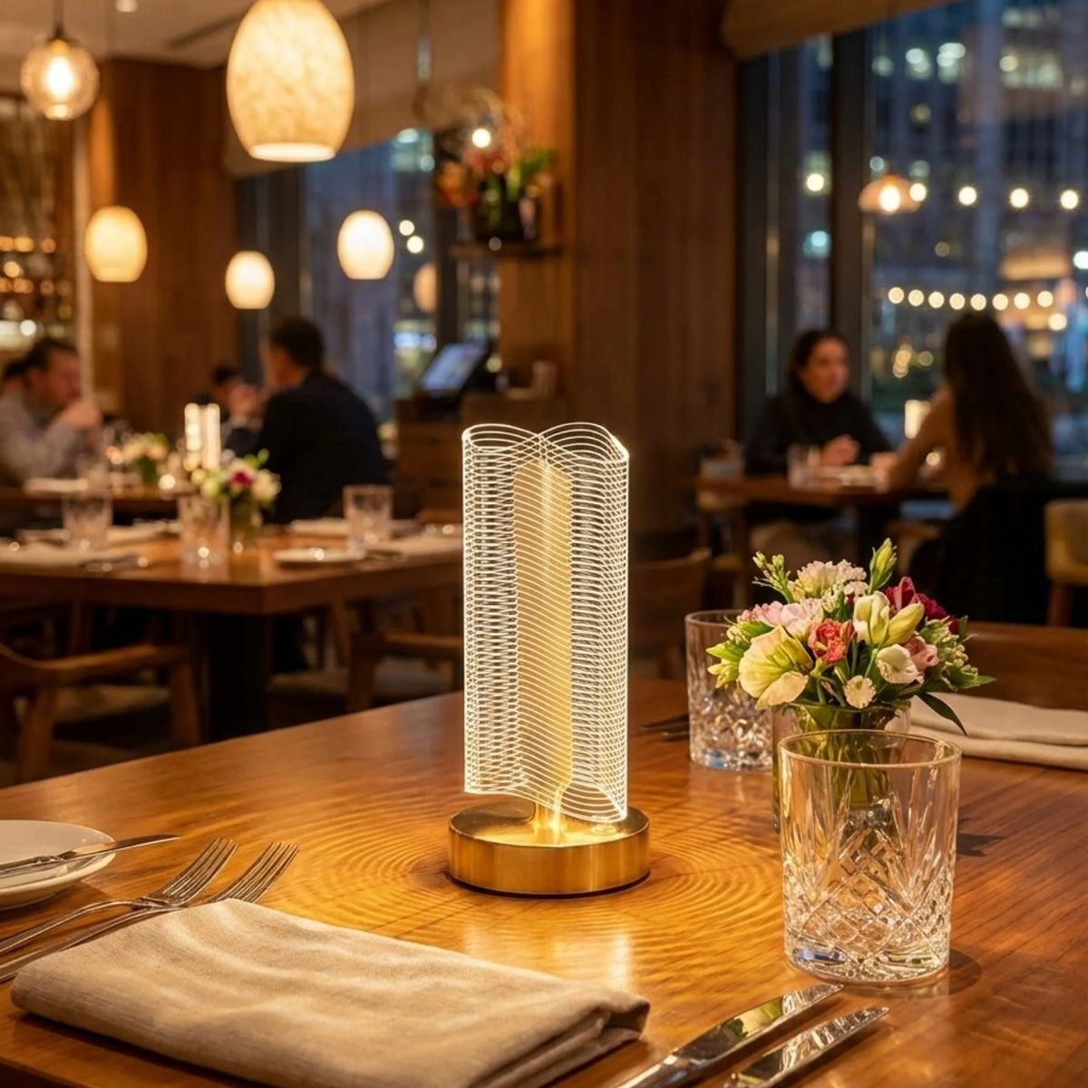 Dalgalı Silindirik Kristal Çizgili Model LED Masa Lambası – Gold Tabanlı, Dokunmatik, 3 Renk Işık Modlu, Şarjlı Modern Dekoratif Gece Lambası (5286)
