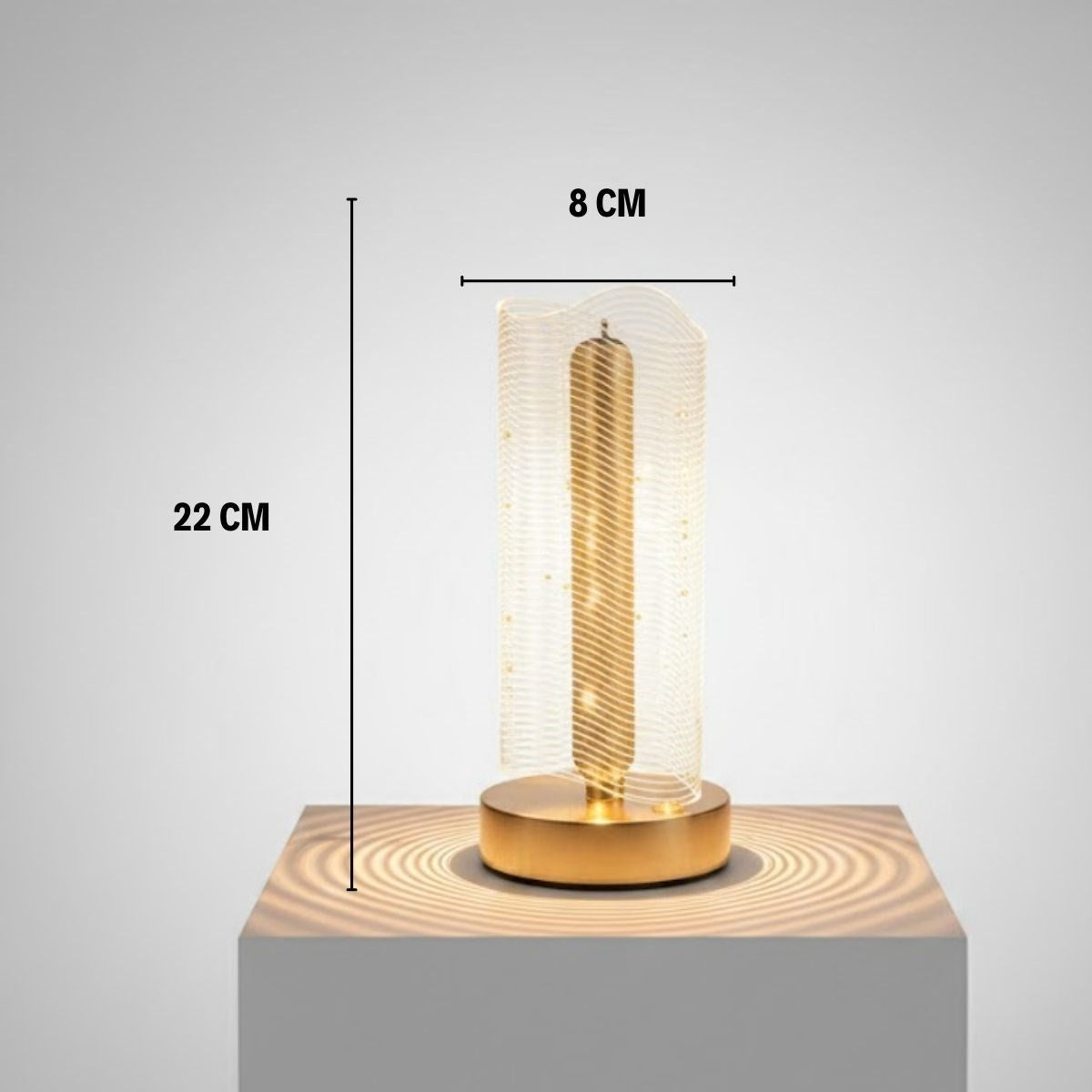 Dalgalı Silindirik Kristal Çizgili Model LED Masa Lambası – Gold Tabanlı, Dokunmatik, 3 Renk Işık Modlu, Şarjlı Modern Dekoratif Gece Lambası (5286)