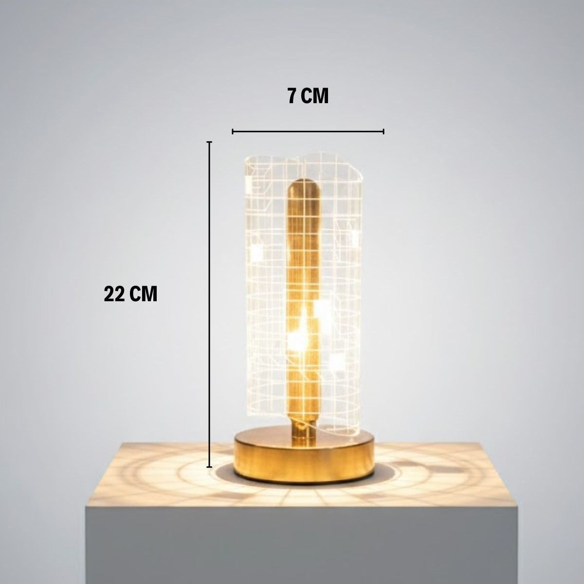 Dalgalı Silindirik Kristal Kareli Model LED Masa Lambası – Gold Tabanlı, Dokunmatik, 3 Renk Işık Modlu, Şarjlı Modern Dekoratif Gece Lambası (5286)