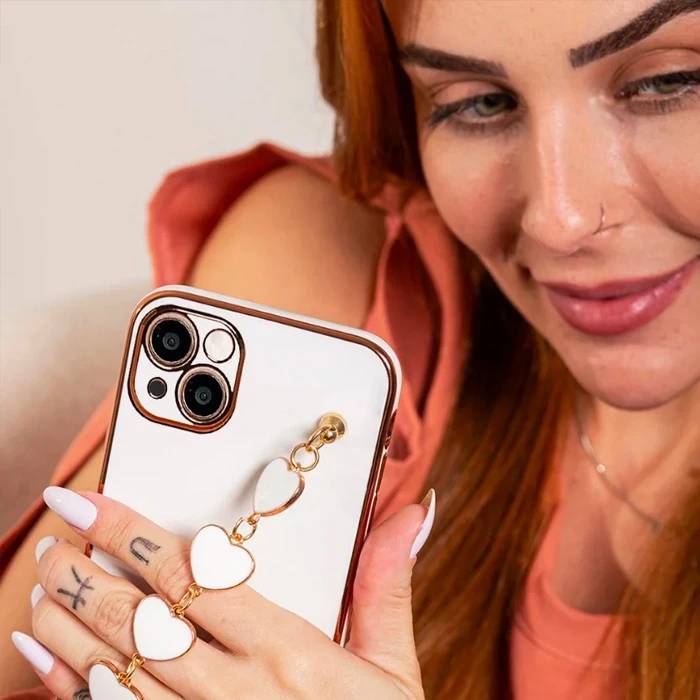 Ally iPhone 13 6.1inç Kılıf Kalp Bileklik Tutuculu Lüx Silikon Askılı Kılıf-(5775) - Beyaz
