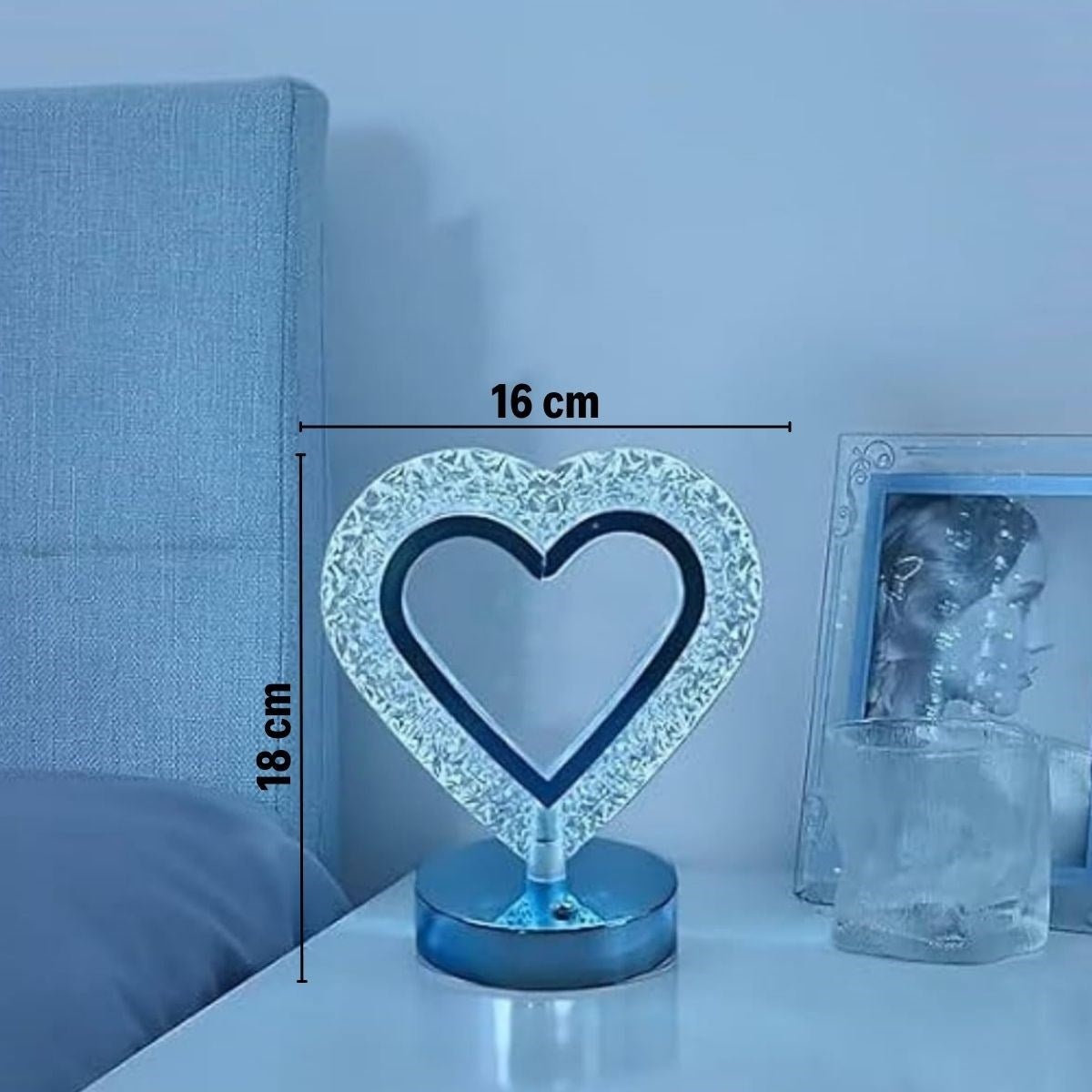 Kalp Şeklinde Kristal LED Masa Lambası – Dokunmatik, 3 Renk Işık Modlu, Şarjlı Mini Dekoratif Gece Lambası (5286)