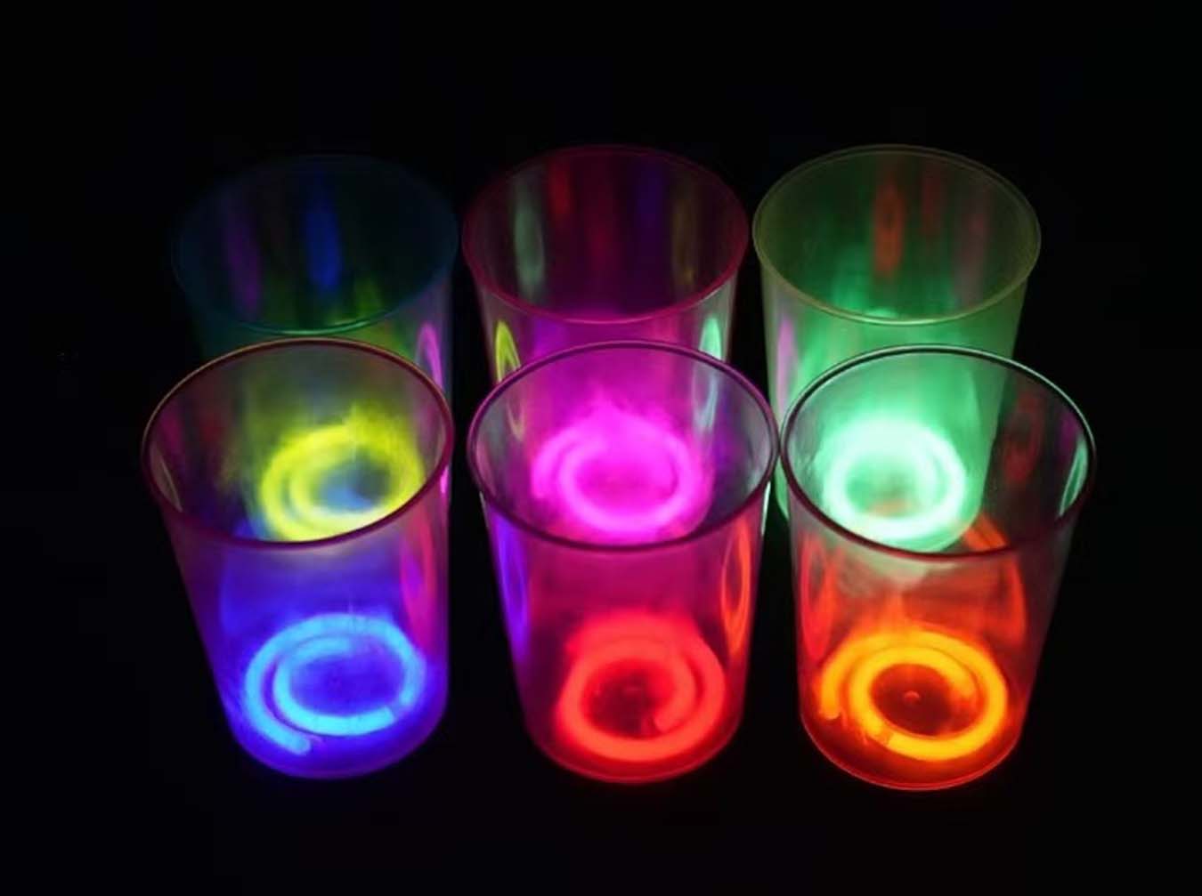 Karanlıkta Yanan Gece Işığı Mega Glow Bardaklar 8 Adet 8.5 x 10.5 cm (5286)