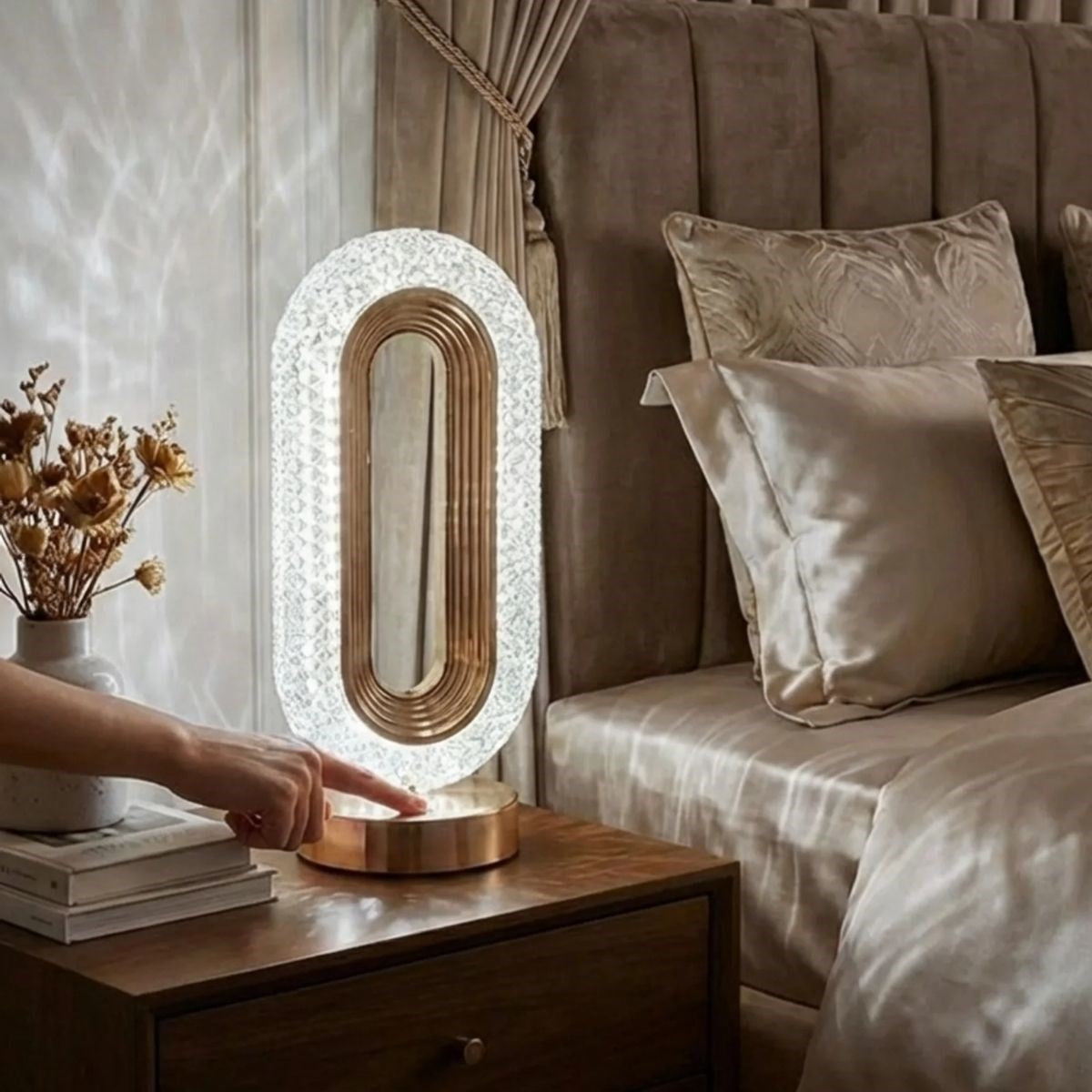 Oval Şeklinde Kristal LED Masa Lambası – Dokunmatik, 3 Renk Işık Modlu, Şarjlı Dekoratif Gece Lambası (5286)