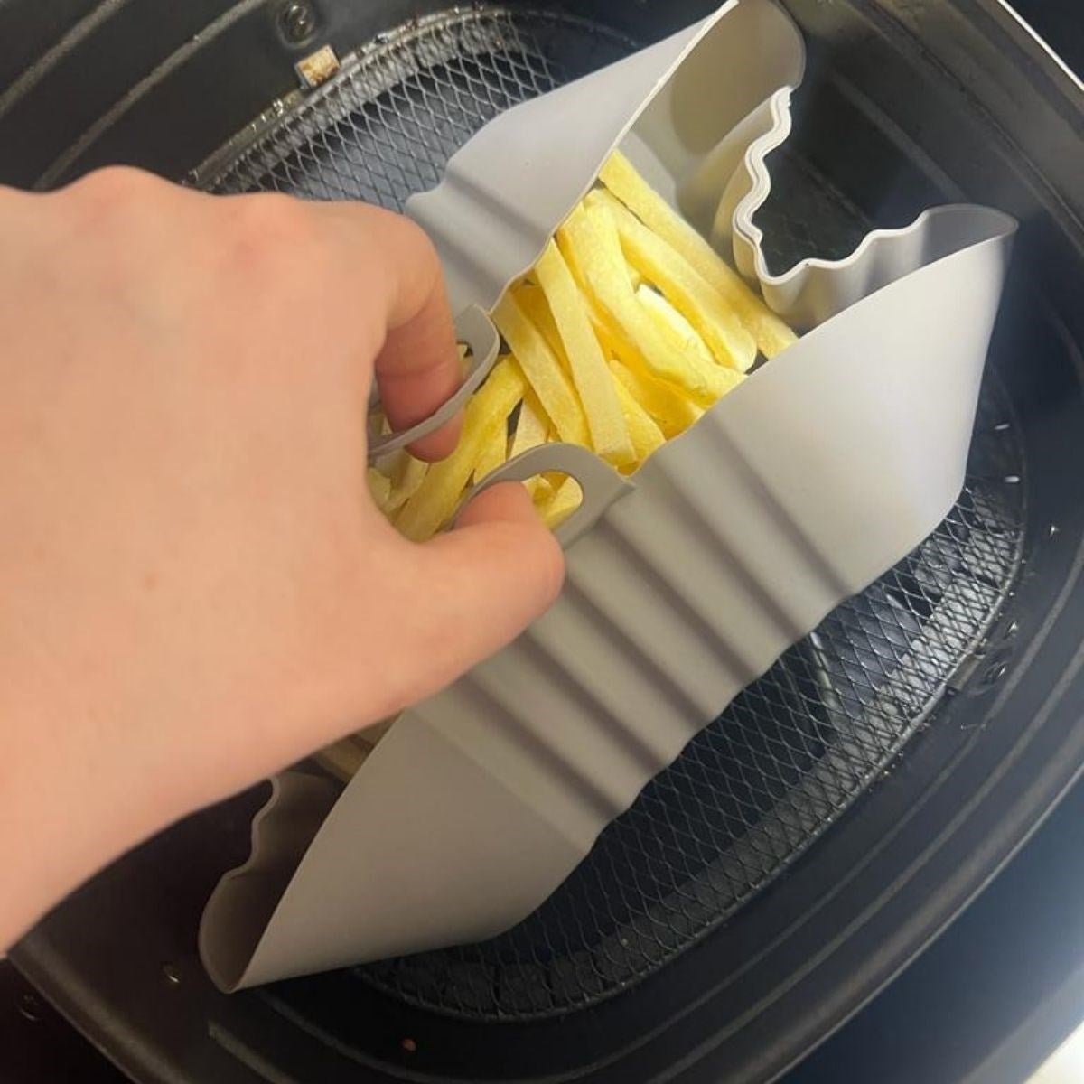 Renkli Isıya Dayanıklı Yıkanılabilir Silikon Fırın Ve Airfryer Kare Model Pişirme Matı 20 Cm (5286)