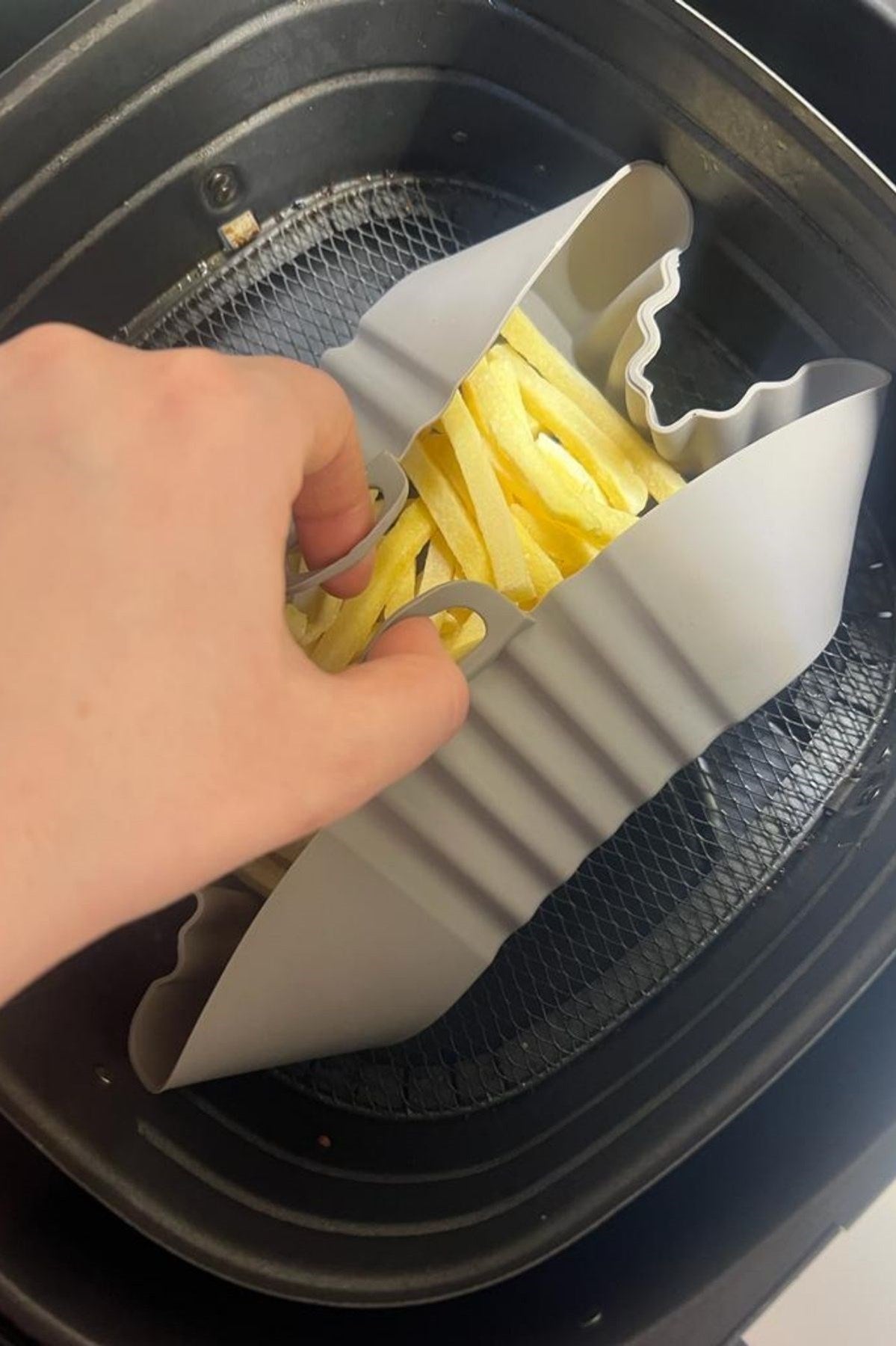 Renkli Isıya Dayanıklı Yıkanılabilir Silikon Fırın Ve Airfryer Kare Model Pişirme Matı 20 Cm (5286)