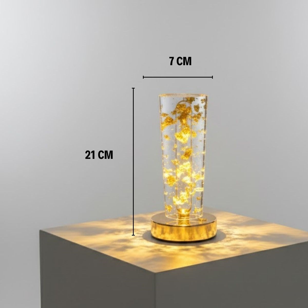 Silindirik Kristal Altın Toz Model LED Masa Lambası – Gold Tabanlı, Dokunmatik, 3 Renk Işık Modlu, Şarjlı Modern Dekoratif Gece Lambası (5286)