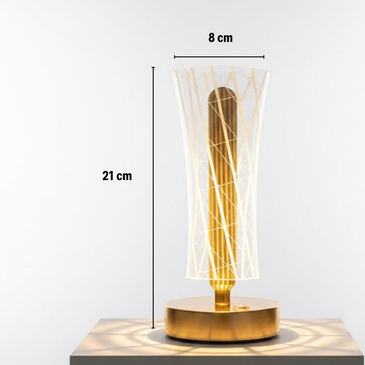 Silindirik Kristal Çizgi Model LED Masa Lambası – Gold Tabanlı, Dokunmatik, 3 Renk Işık Modlu, Şarjlı Modern Dekoratif Gece Lambası (5286)