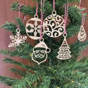 ANKAVERSE® 6 Parça Kırmızı Beyaz İpli Noel Babalı ve Kar Tanesi Model Ahşap Yılbaşı Ağaç Süsü