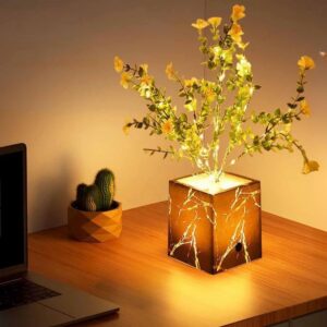 Işıklı Yapay Çiçek – Siyah Saksılı LED Dekoratif Bitki, Masaüstü ve Ev Ofis Aydınlatmalı Süs Bitkisi (5286)